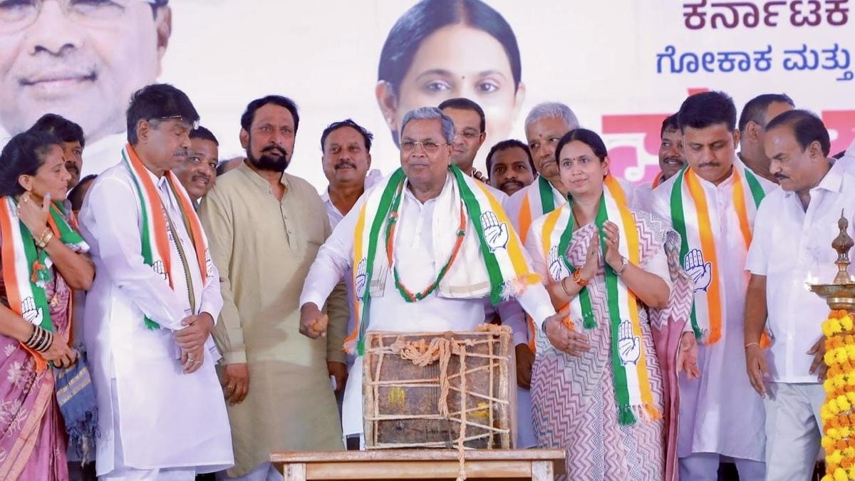 Siddaramaiah seeks votes in Gokak for Congress candidate