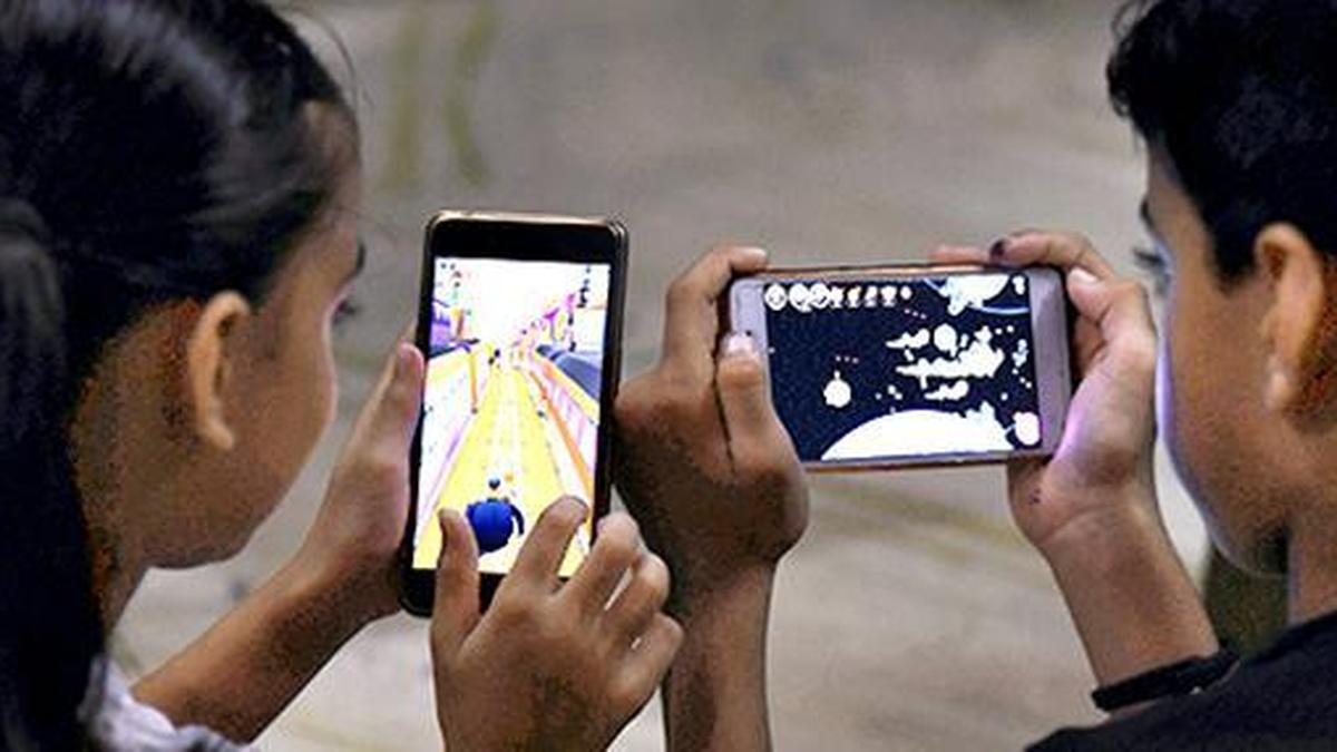 Guidelines for social media ban for under-16 children will be discussed before bringing in law, says Education Minister