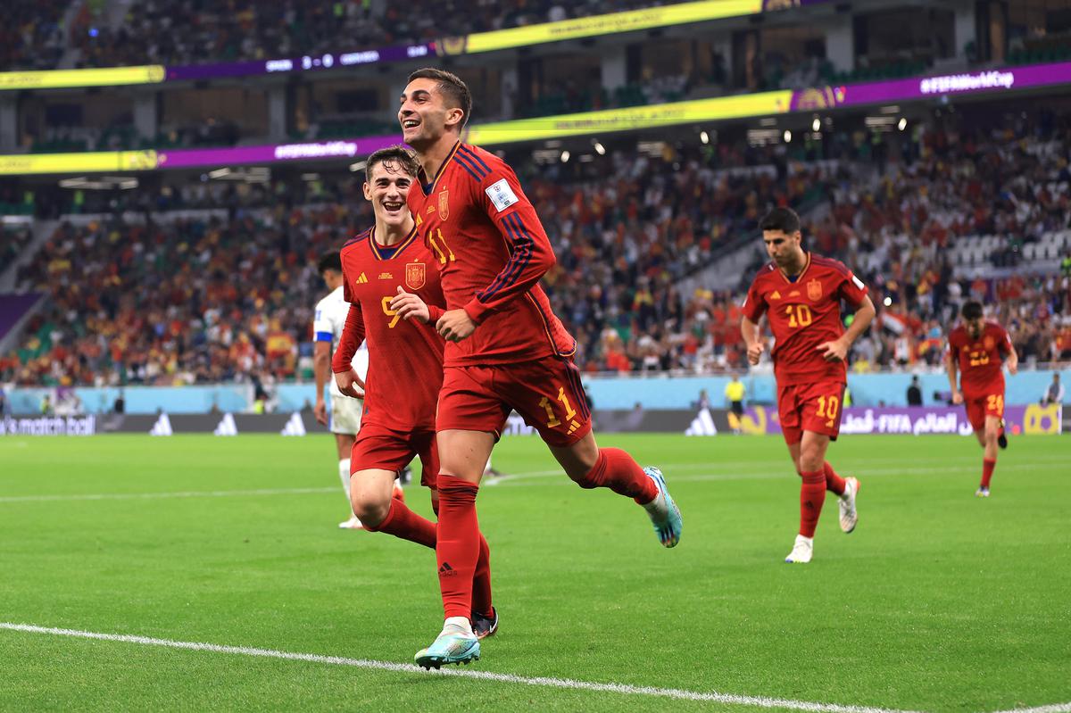 Stunning Spain routs Costa Rica 7-0 for its biggest World Cup win