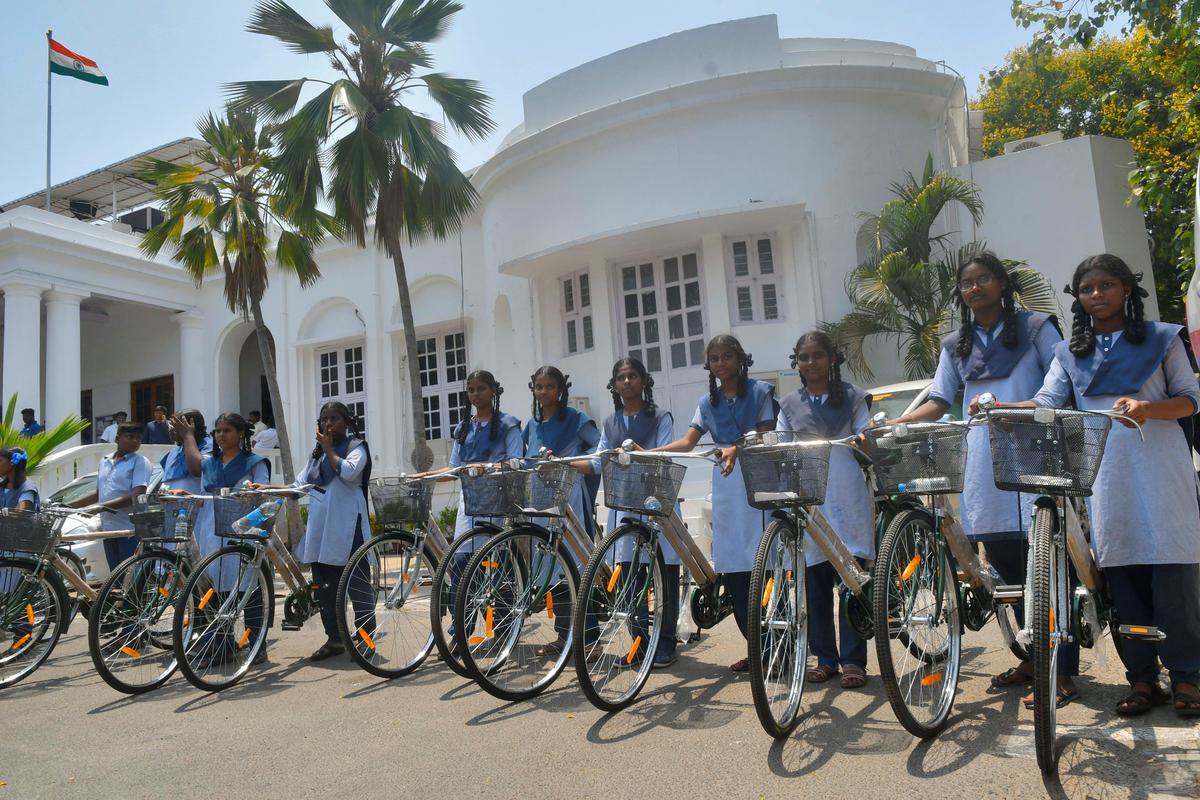 Cycles for girl best sale students