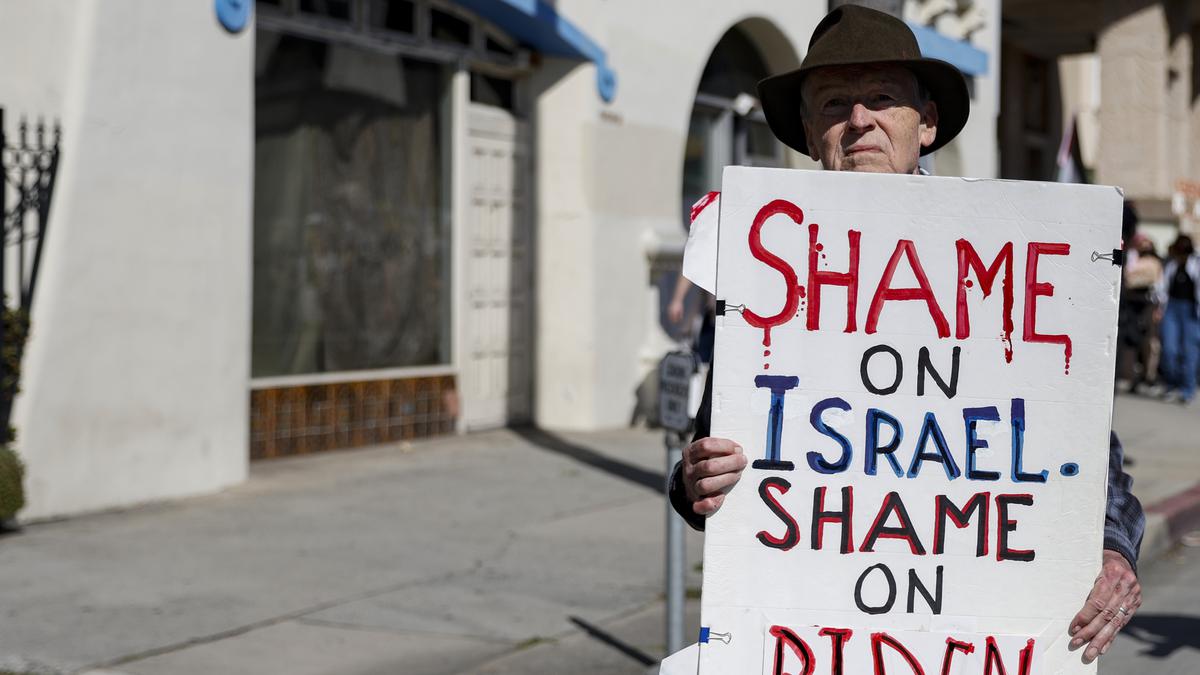Protests over Israel’s war in Gaza snarl traffic outside Oscars