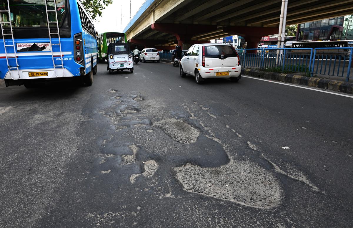 Neither the PWD (NH wing) nor the NHAI has repaired potholes on the western side of Vyttila Junction.  