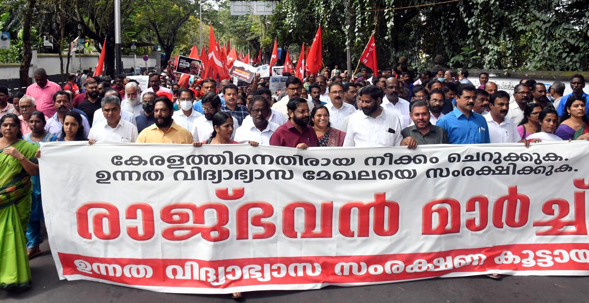 LDF Raj Bhavan march congests city roads