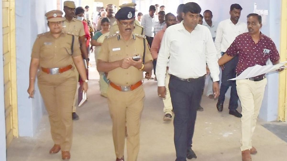 Tirunelveli Collector inspects counting centre