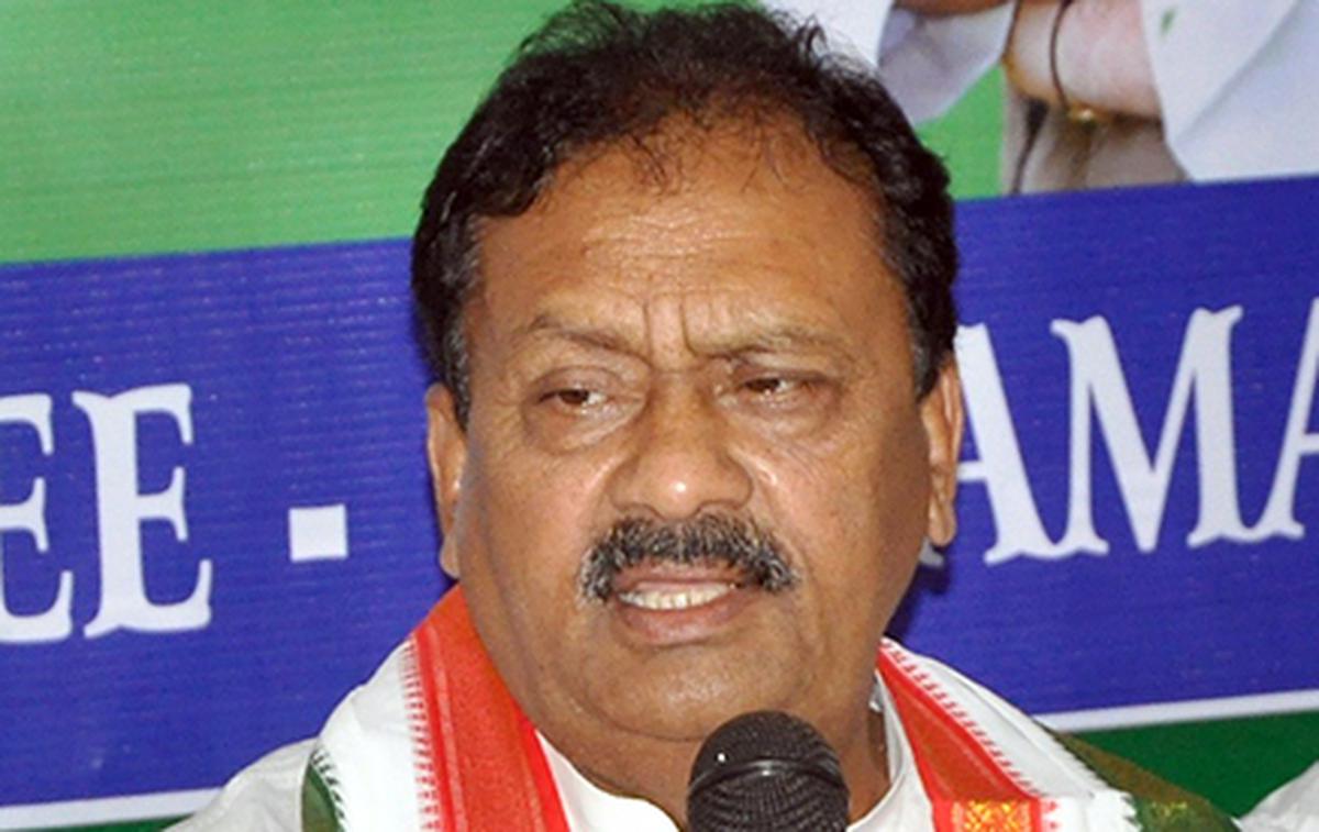 Shabbir slams government for the delay in old city metro rail project