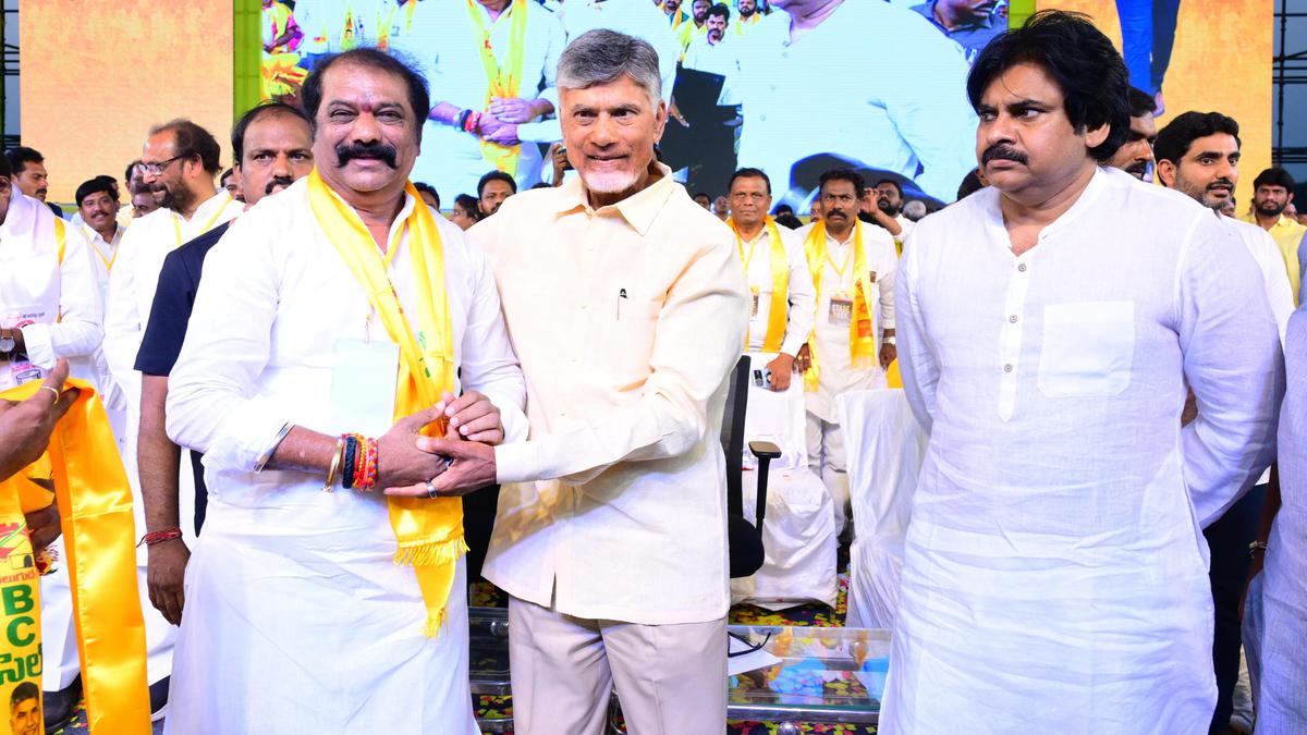 Gummanur Jayaram, Labour Minister and YSRCP MLA from Alur, joins TDP