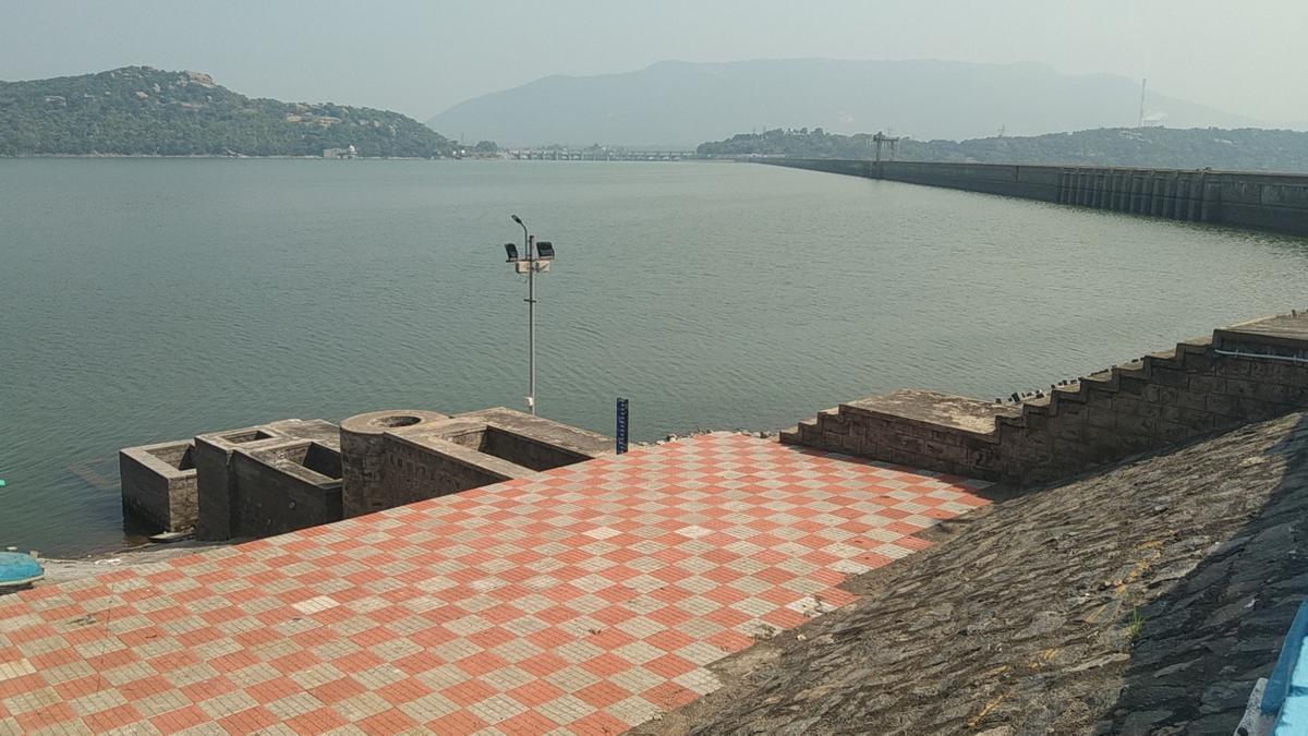 Water level in Mettur Dam stands at 109.45 feet