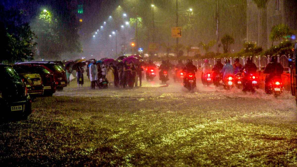 Tamil Nadu rains LIVE updates | Holiday declared for schools in Chennai and 3 other districts; IMD issues orange alert
