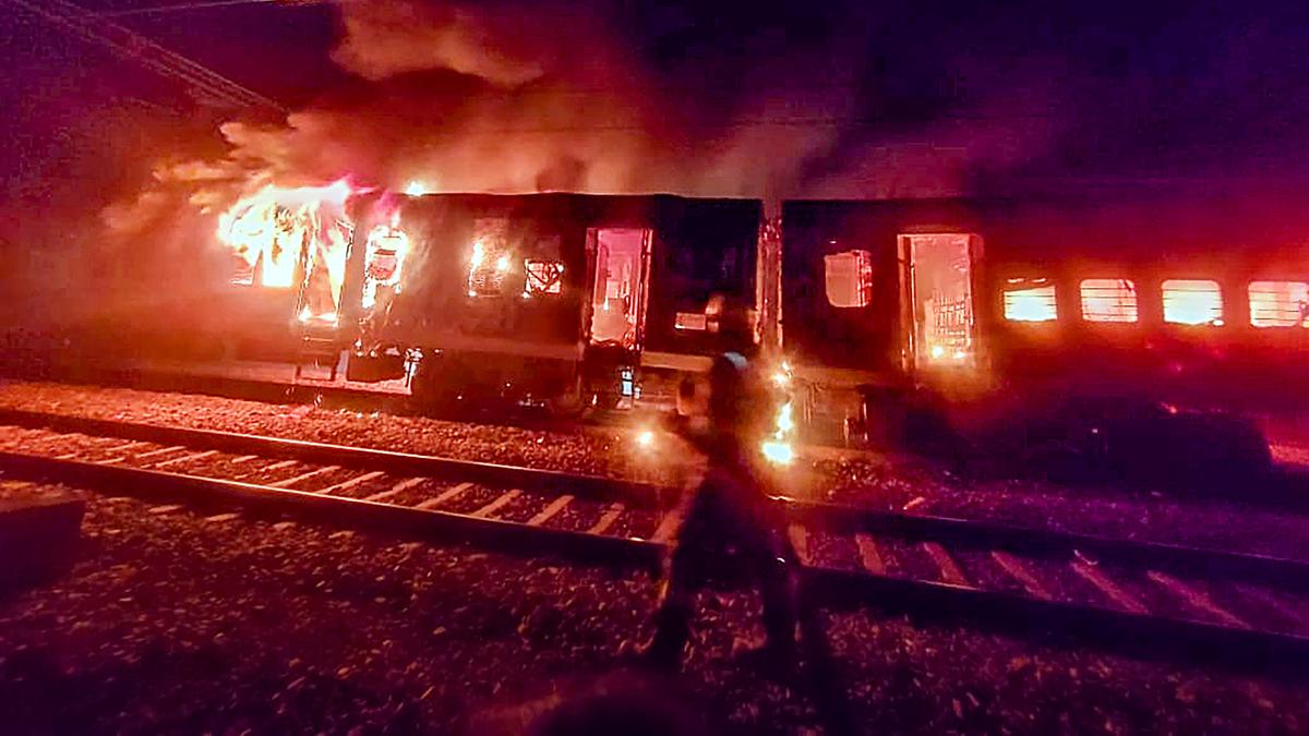 Eight injured as fire breaks out in New Delhi-Darbhanga Express near UP's Etawah