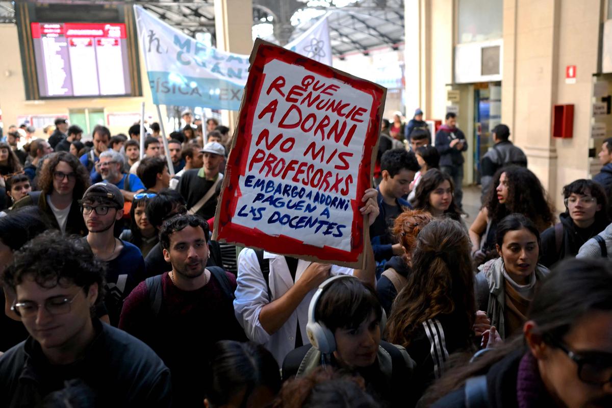 Argentines March En Masse Against Milei’s Cuts to Public Universities