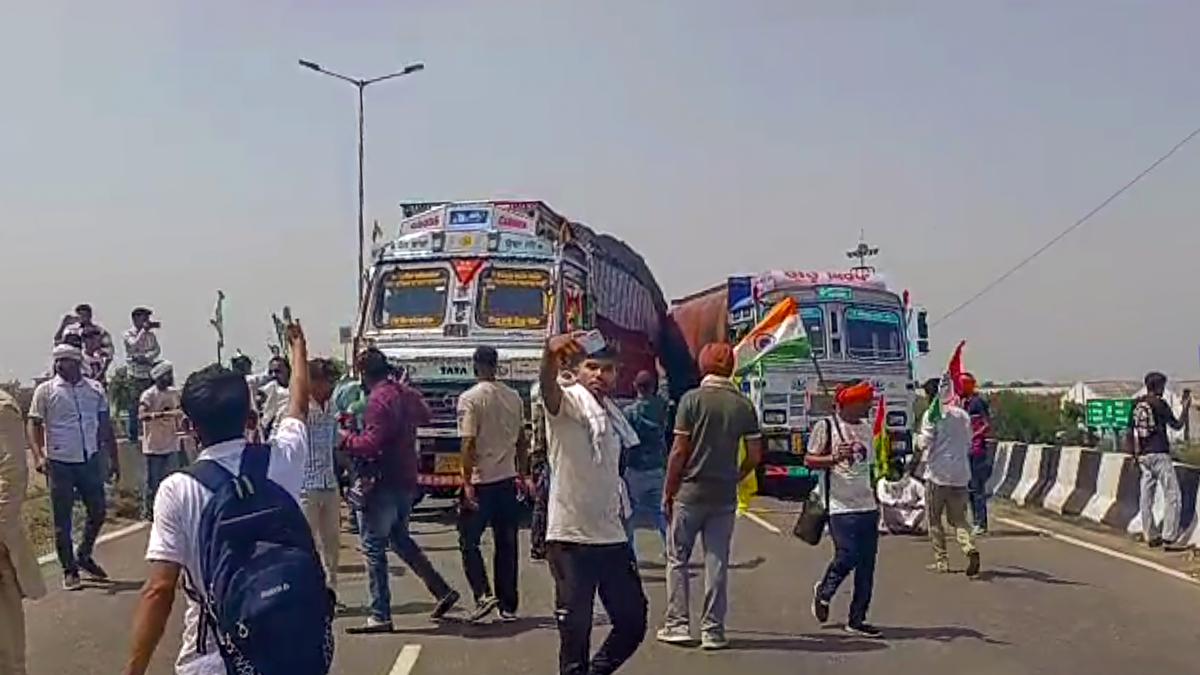 Khap members, farmers block Rohtak-Delhi NH in Haryana's Bahadurgarh