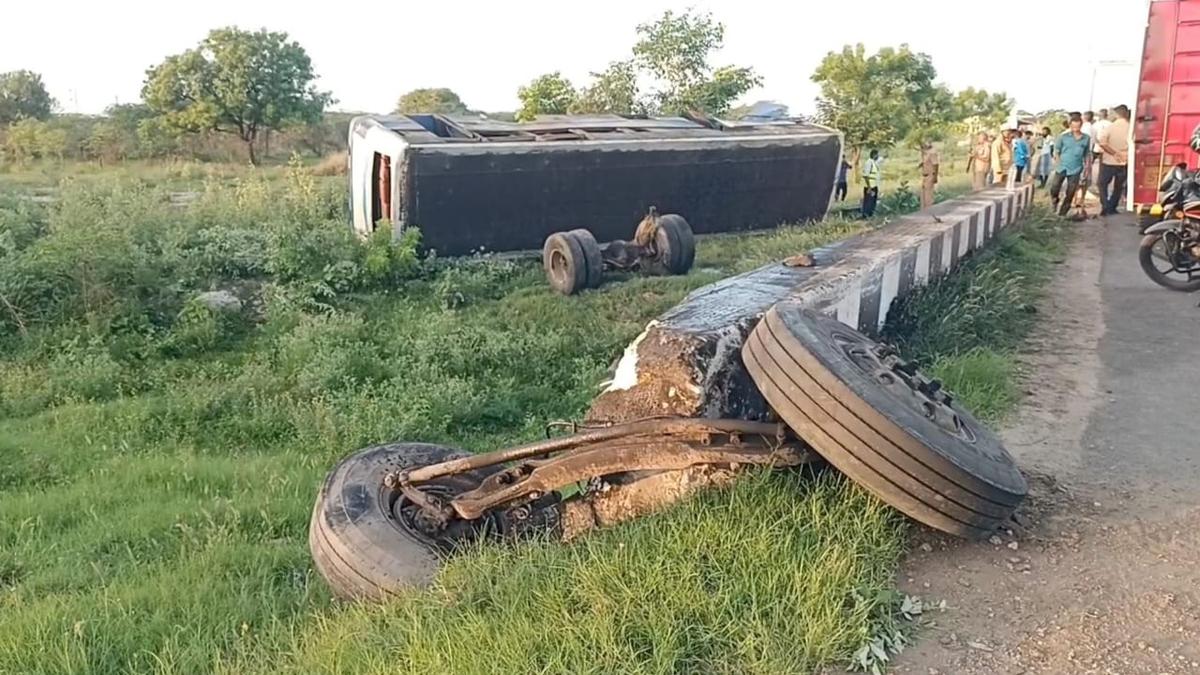 One killed, 39 injured as T.N. government bus rams parapet wall near Virudhunagar