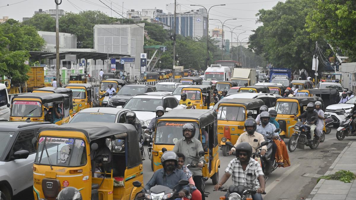 Traffic goes haywire at Flowers Road-Poonamallee High Road junction