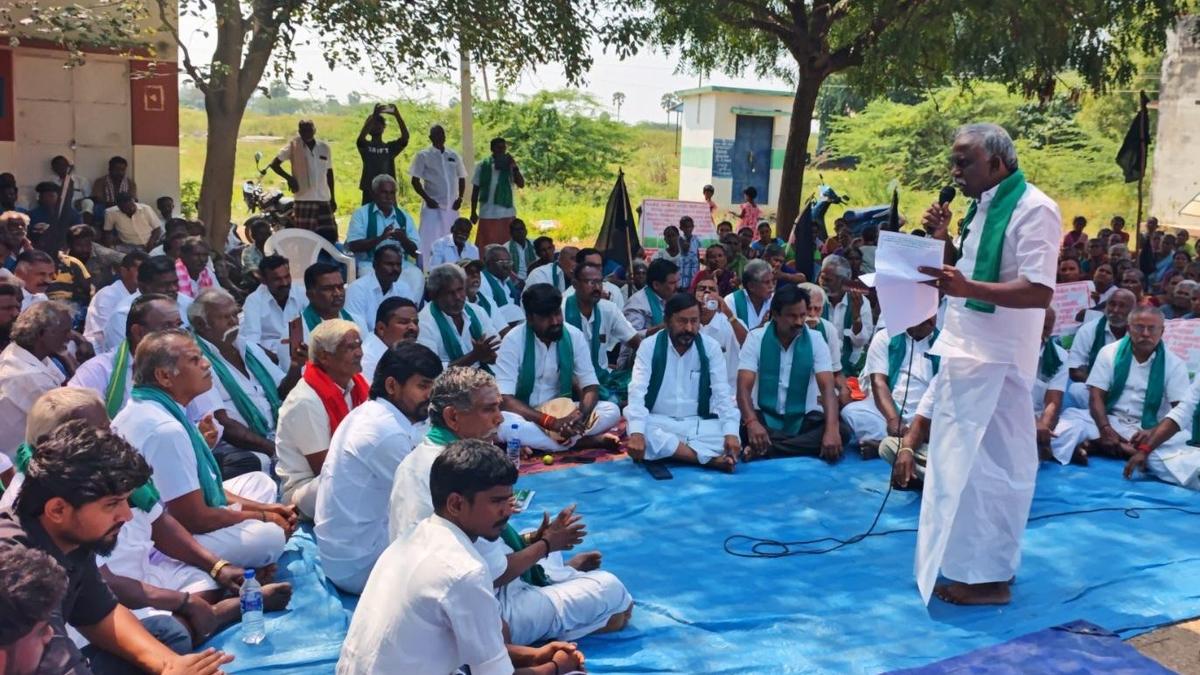 Sivaganga farmers stage protest against graphite extraction
