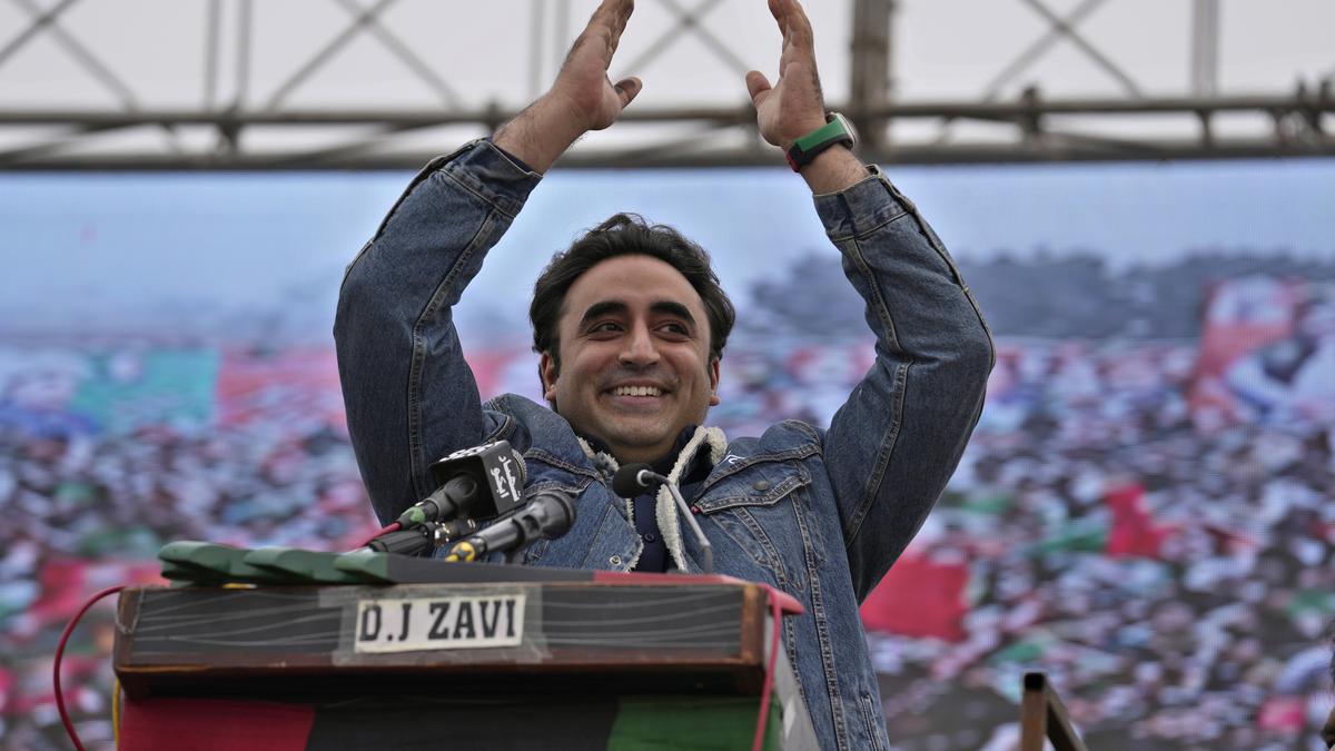 PPP manifesto urges Pakistani voters to choose 'new thinking'