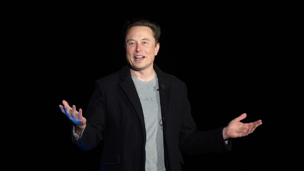 Musk sells Tesla shares worth $6.9 billion, cites chance of forced Twitter deal