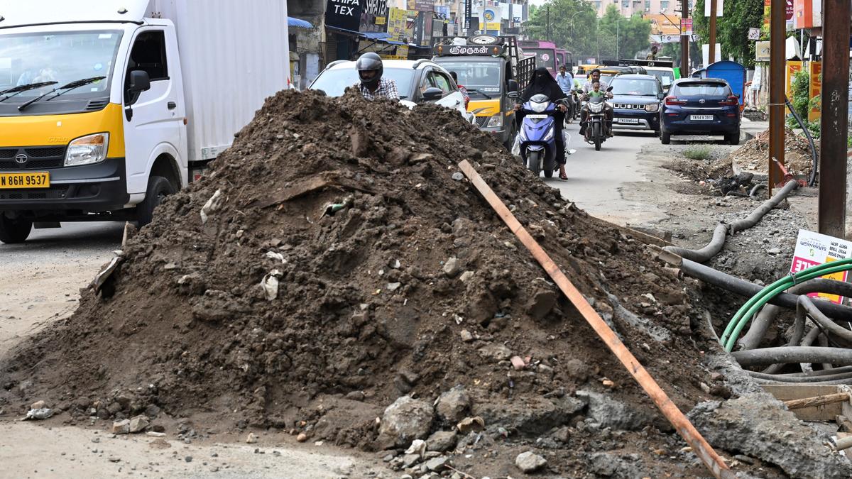 Motorists urge Highways Dept. to expedite stormwater drain works on Gandhiji Road in Erode