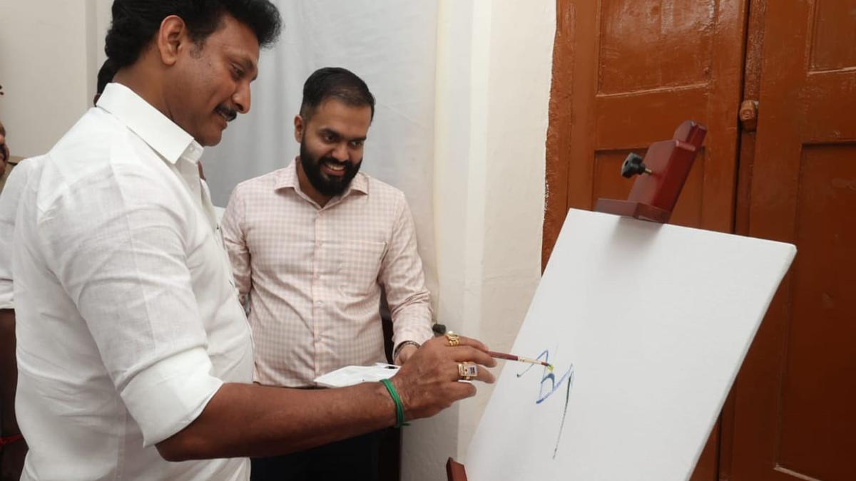 Nagapattinam’s new art initiative: ‘Ponni Chithira Kadal’ enlivens creativity in government schools and colleges