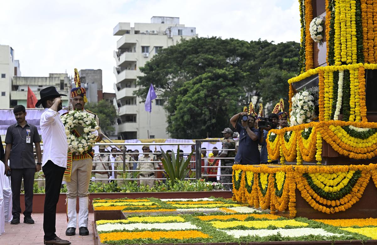 Telangana Chief Minister A. Revanth Reddy paying tributes to martyrs on Police Flag Day at Goshamahal Police Stadium in Hyderabad on Tuesday (October 21, 2025)