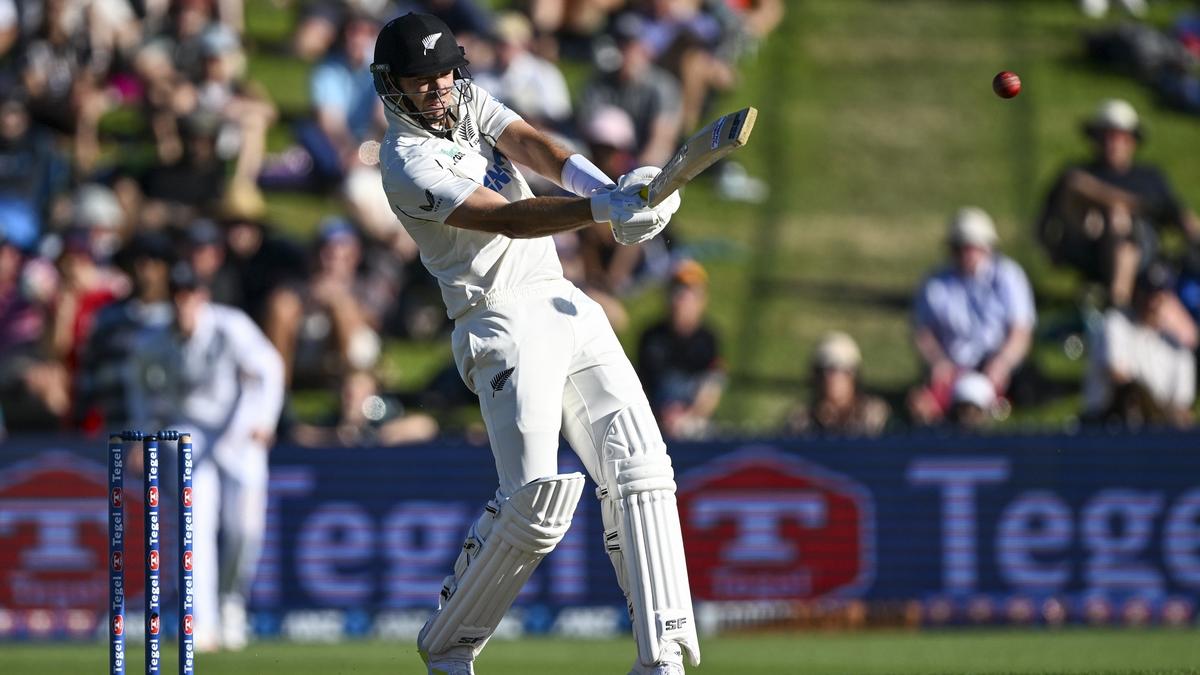 New Zealand blows good start, finishes at 315-9 on Day 1 of 3rd test against England