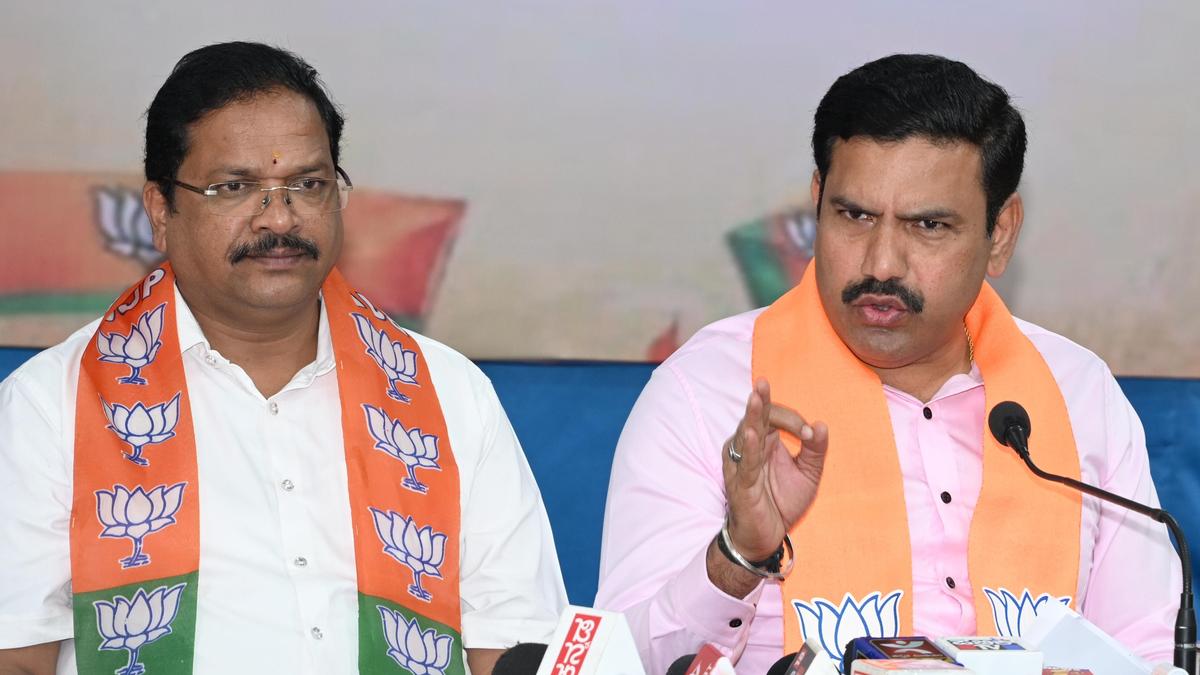 Siddaramaiah trying to become leader of South India, says Vijayendra