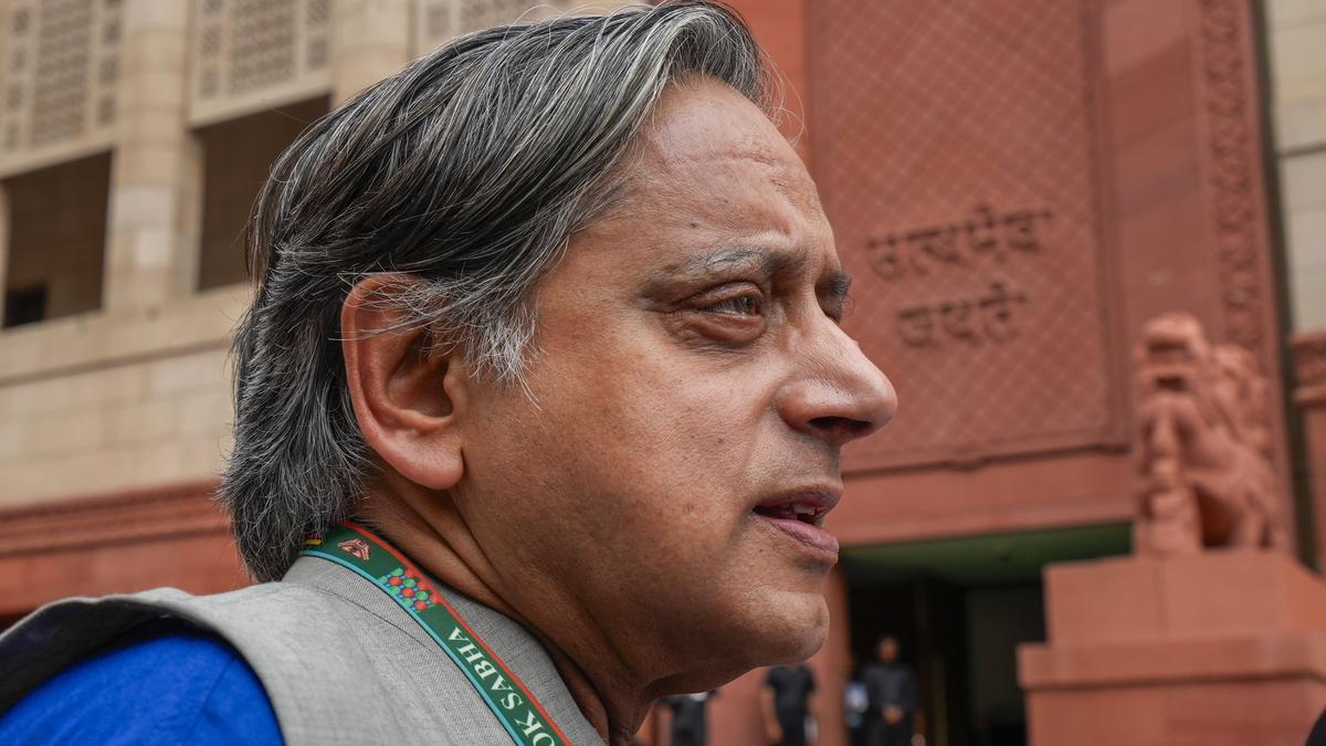 Supreme Court stays criminal defamation proceedings against Shashi Tharoor