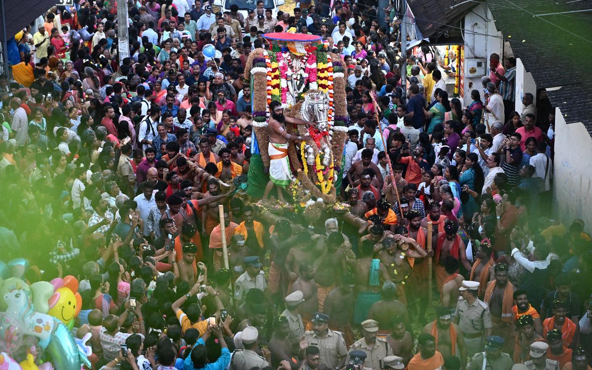 The procession which began from Padmanabhapuram palace in Kanniyakumari district of Tamil Nadu carrying Navaratri idols, passing through the streets of Karamana in Thiruvananthapuram, Kerala on September 22, 2025