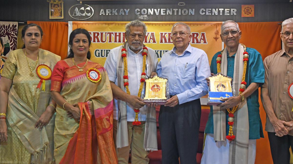 Veteran percussionist Mannargudi Easwaran and actor Delhi Ganesh honoured