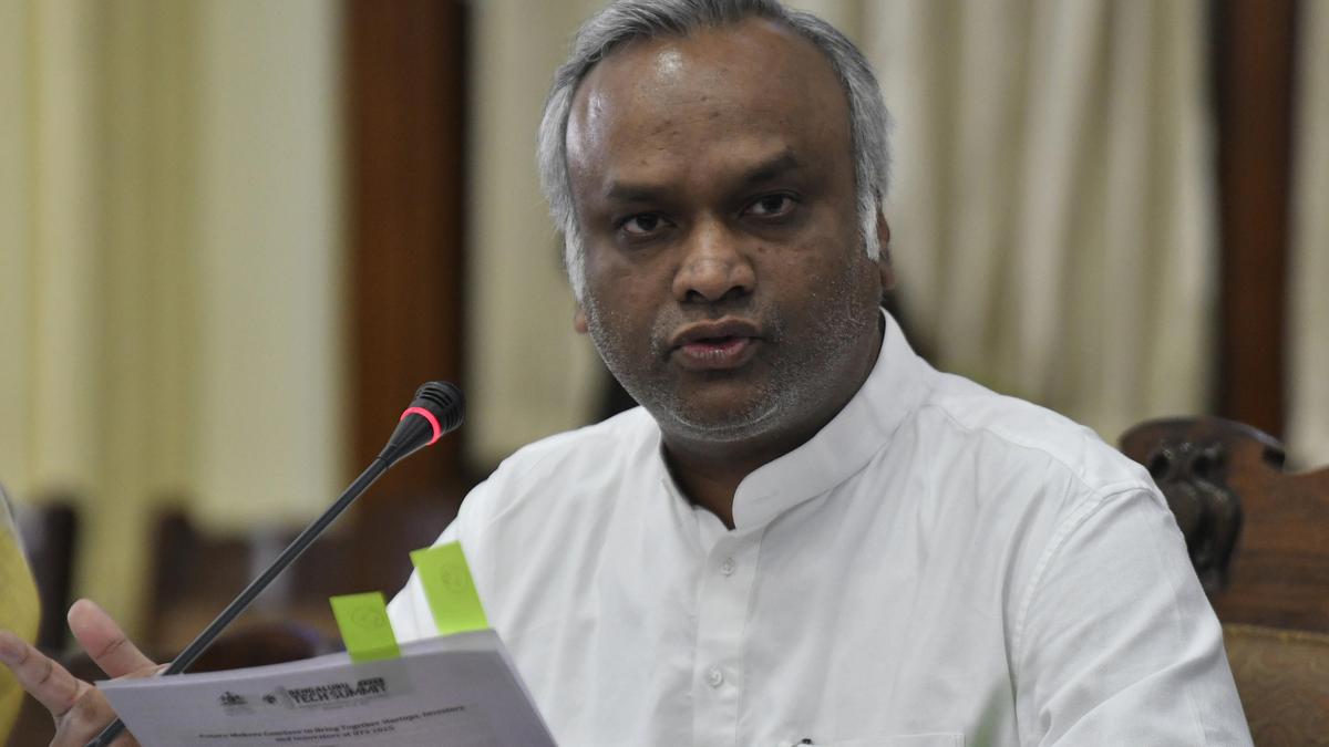 Priyank Kharge directs zilla panchayat CEOs to ensure there is no drinking water shortage in Karnataka villages