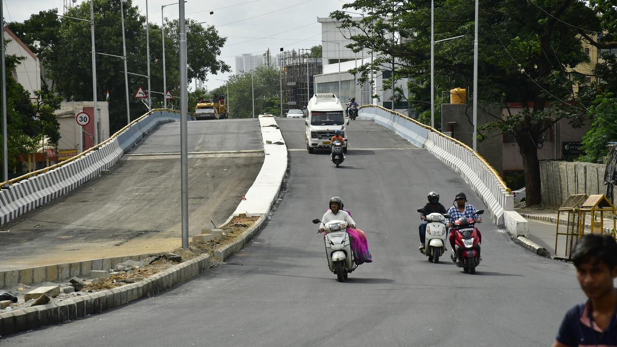 Shivananda Circle flyover partially opened to traffic as trial run