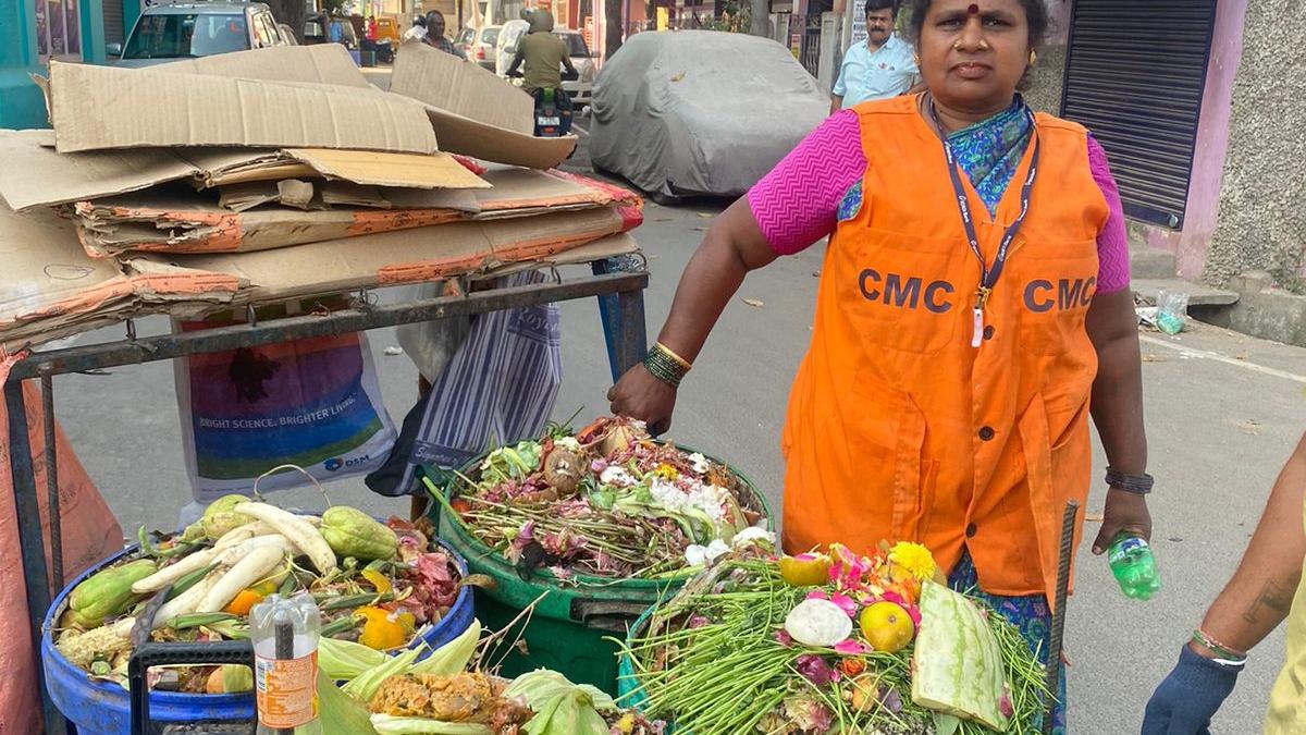 Conservancy worker in Coimbatore uses megaphone to create awareness on source segregation of waste