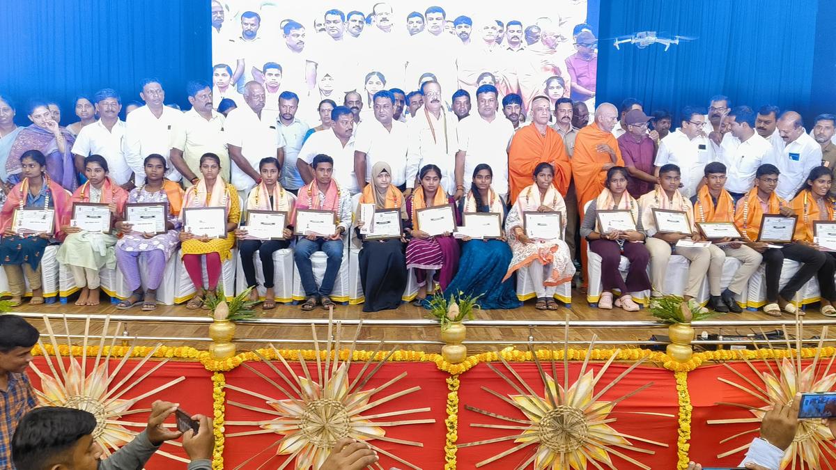 700 meritorious SSLC, II PU students felicitated in Mandya