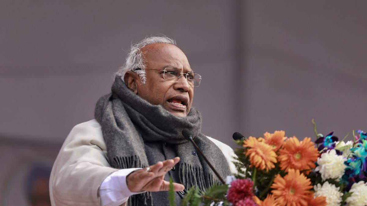 Stand against onslaught on judiciary: Kharge