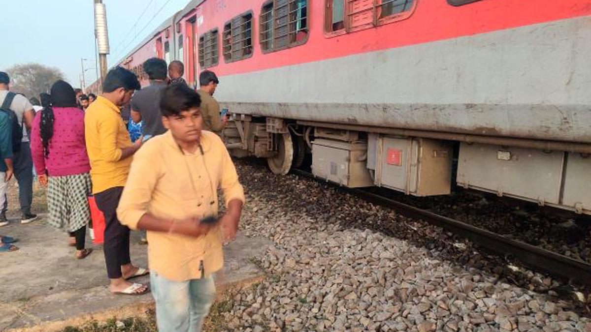 Six coaches of Secunderabad-bound Godavari Express derails near Bibinagar