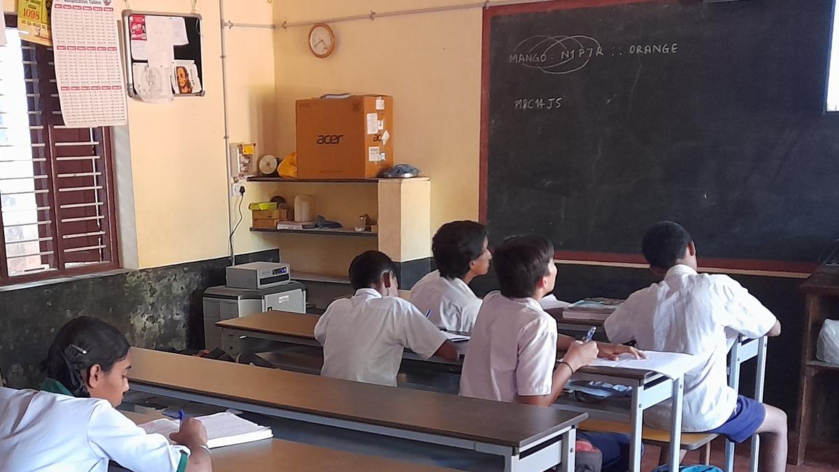 Alumni Pitch In With Smart Classroom For Government School In Bantwal ...