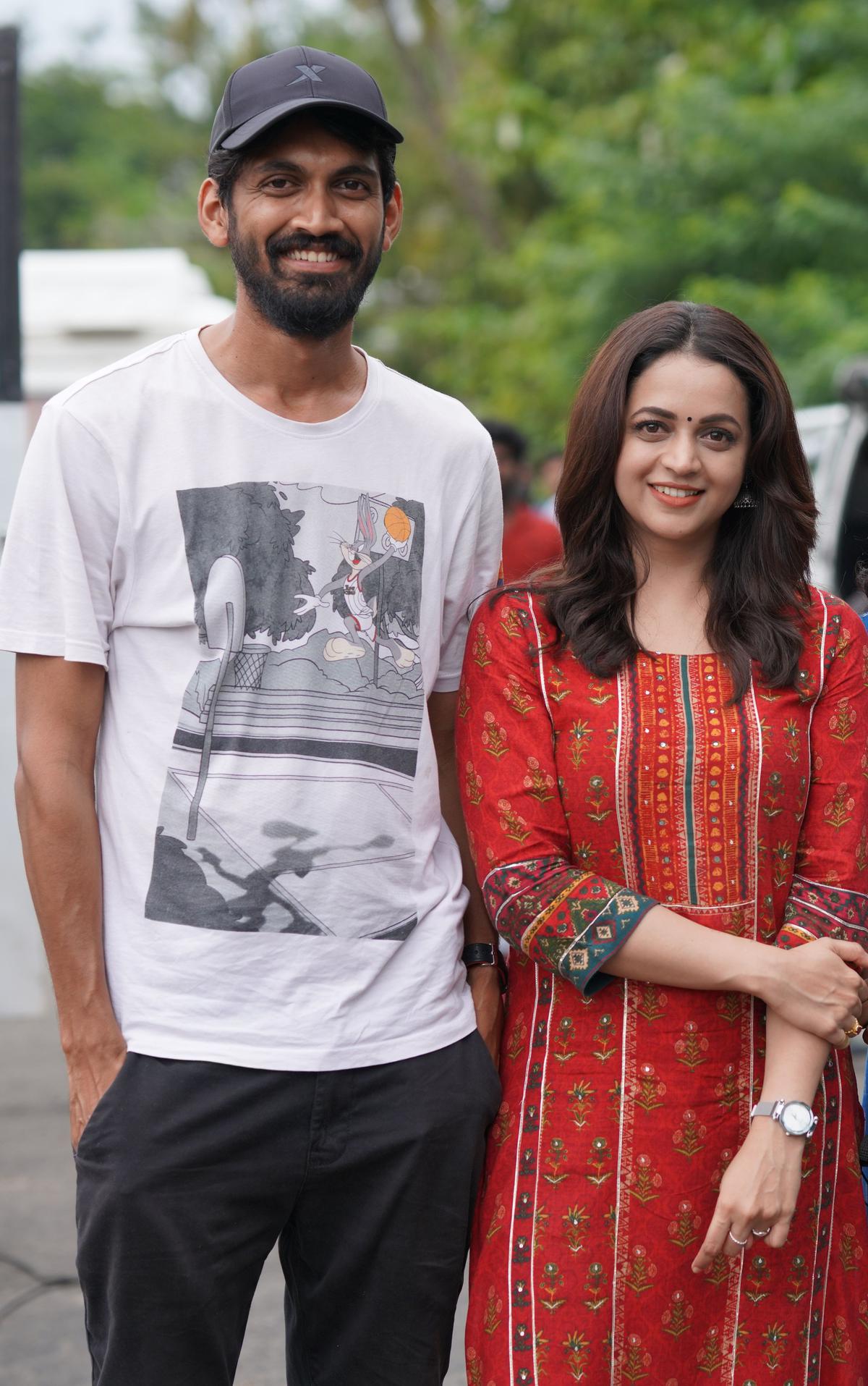 Adhil Maimoonath Asharaf, director of Ntikkakkakkoru Premondarnn, with Bhavana.