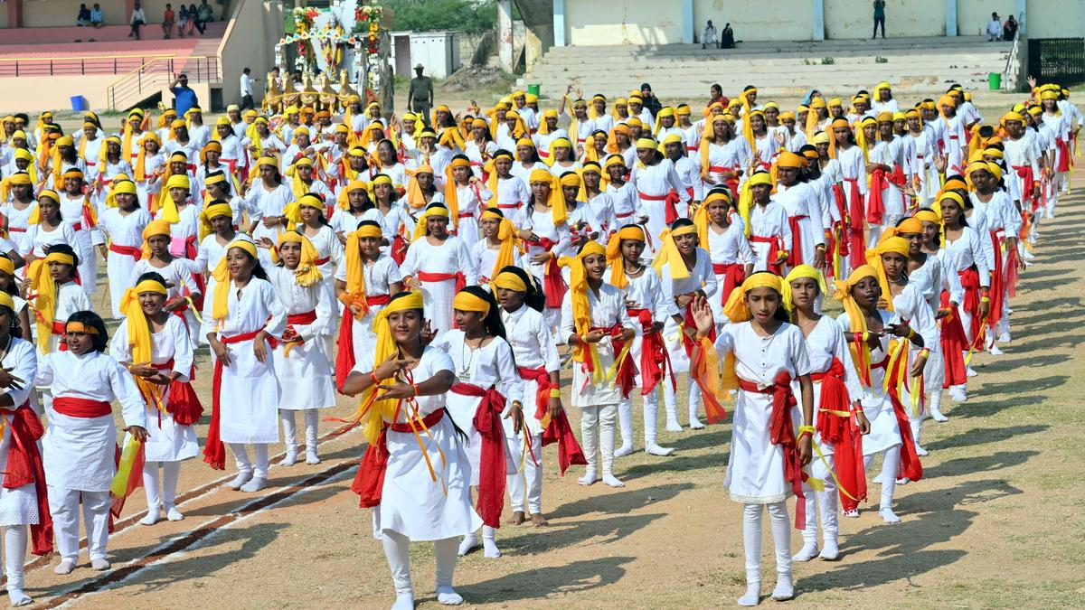 Minister recalls struggle for unification of State at Rajyotsava event in Raichur
