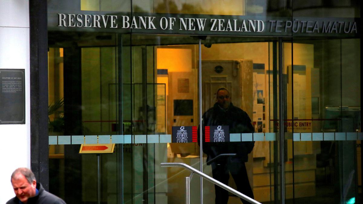 New Zealand’s data fog leaves its central bank flying blind