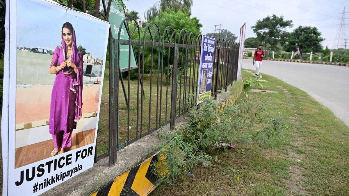 https://th-i.thgim.com/public/incoming/g1mqjo/article69982371.ece/alternates/LANDSCAPE_1200/GREATER%20NOIDA%20DOWRY%20DEATH%2010.JPG