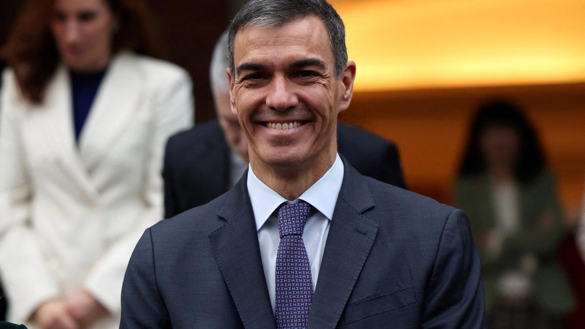 Spain PM keeps backing ex-leader targeted in graft probe
