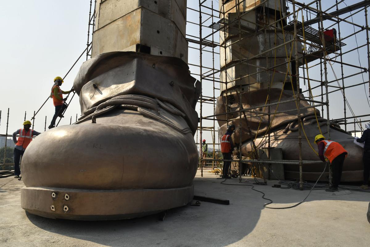 Ministers take stock of work on 125-ft Ambedkar statue