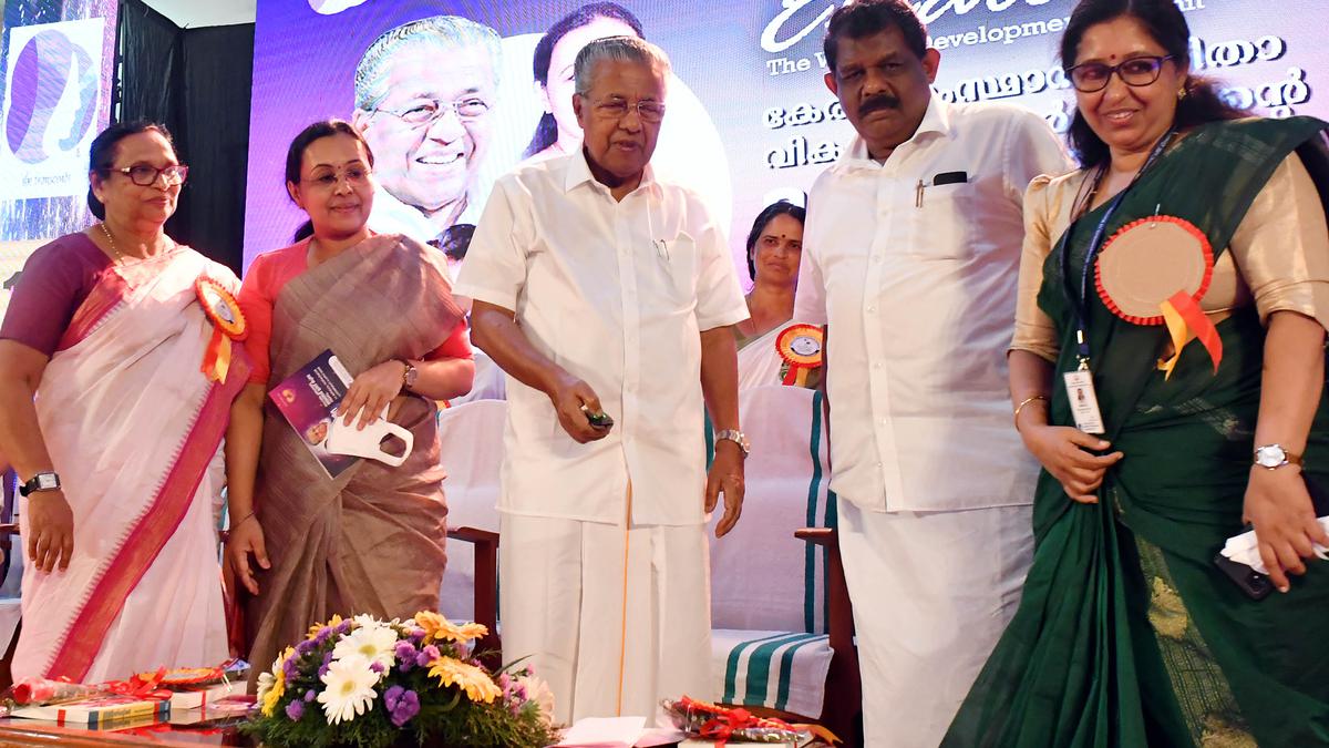 Pinarayi calls for smarter brainstorming on new work cultures