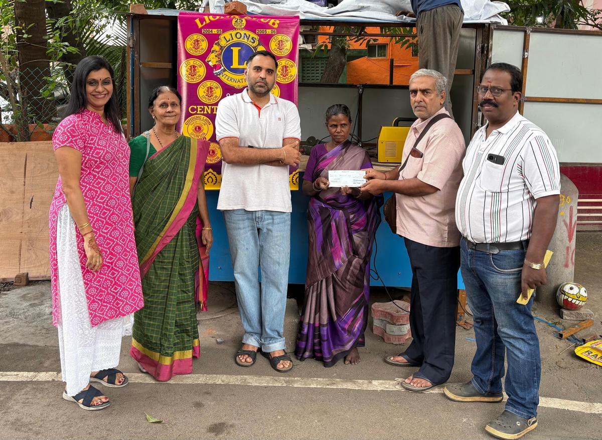 New kiosk provided to the Istri Kadai lady at Mandaveli Raja Street. New kiosk provided to the Istri Kadai lady at Mandaveli Raja Street.