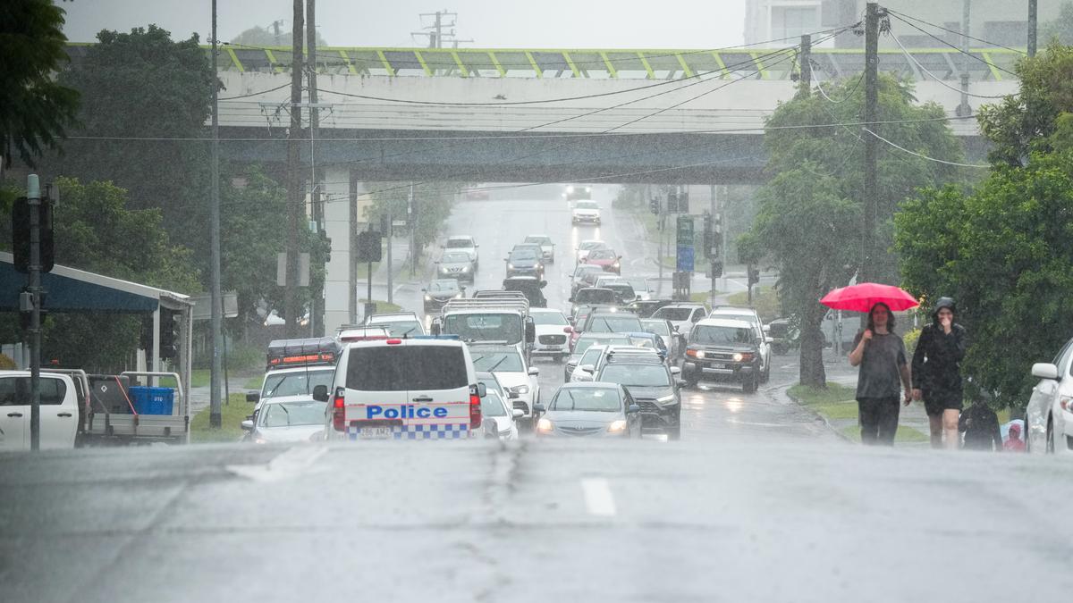 Cyclone Alfred hits eastern Australia; authorities issue flood and severe weather warnings