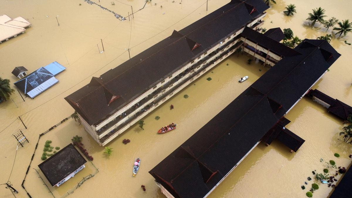 Five dead, more than 70,000 evacuated in Malaysia floods