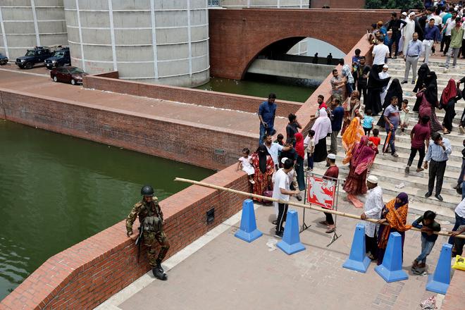 2024 08 06T090555Z 1123477566 RC26A9A3B7B7 RTRMADP 3 BANGLADESH PROTESTS