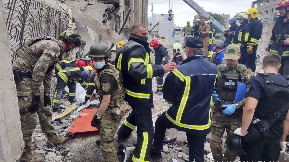 9 killed, including 3 children, as Russian missile slams into pizza restaurant in east Ukraine city