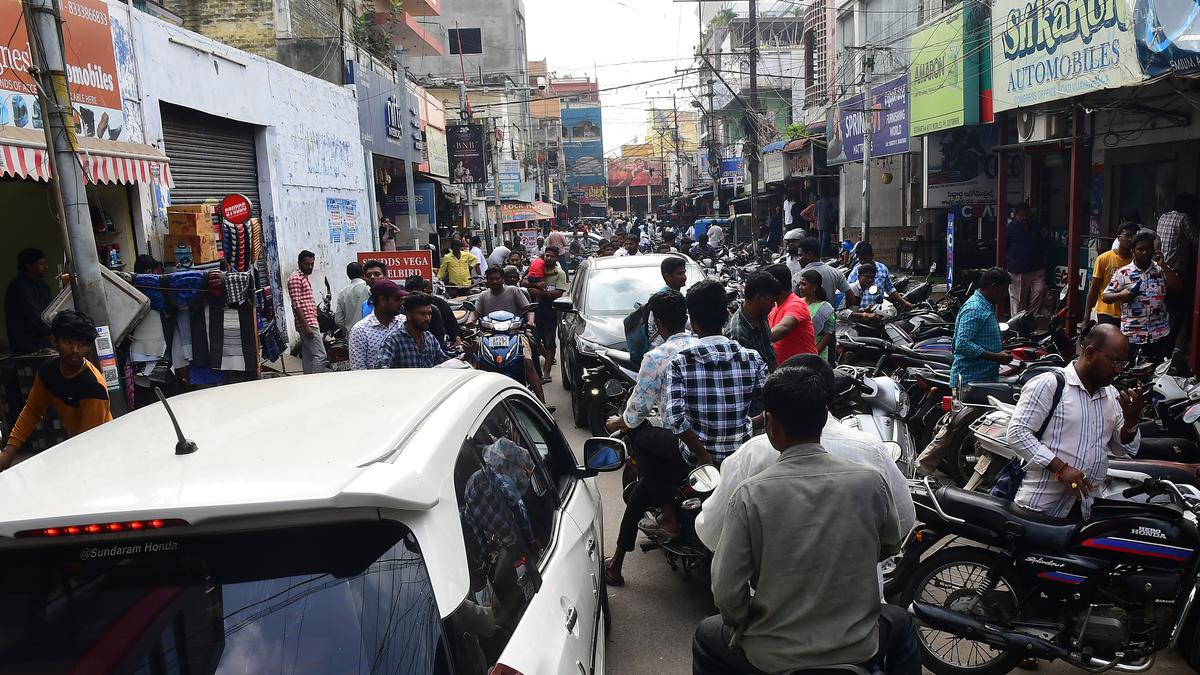 Navarang cinema theatre in Vijayawada reels under traffic woes