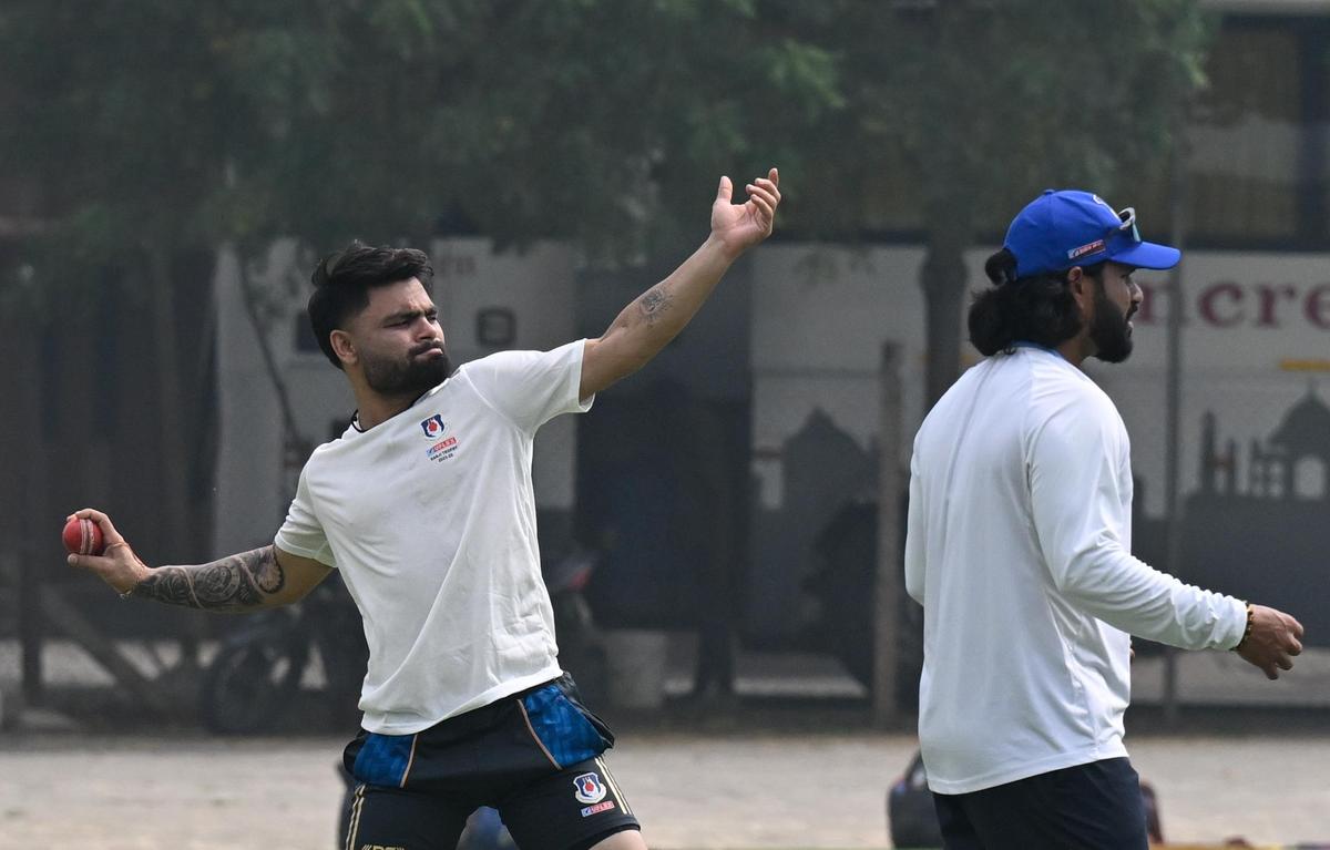 El jugador de Uttar Pradesh, Rinku Singh, durante una sesión de práctica en Coimbatore el sábado, antes del partido del Trofeo Ranji contra Tamil Nadu del 16 de noviembre. 