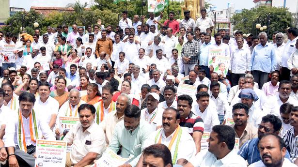 Congress workers condemn Kodagu incident, stage protest in Mysuru